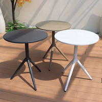 En stock Tables de salle à manger d'extérieur en métal coloré de style moderne au prix d'usine pour restaurant, café, bistro, pour entrepôt et usage extérieur