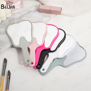 Nuovo Logo personalizzato Multi funzione a forma di dente cosmetico specchio portatile in plastica specchietti dentali con manico - Product Image 6