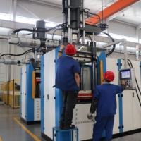 Machine d'injection de caoutchouc EPDM pour tubes d'admission d'air, pièces automobiles, économie d'énergie, contrôle PLC, 2000 cm³ Pompe à injection de volume