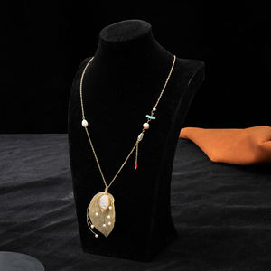 Collar <span class=keywords><strong>con</strong></span> Colgante de Hoja y Flor Chapado en Oro de 18K, <span class=keywords><strong>con</strong></span> Filigrana de Vetas Naturales, Hecho <span class=keywords><strong>a</strong></span> Mano, Joyerí<span class=keywords><strong>a</strong></span> Boho Única para Mujer - Product Image 2