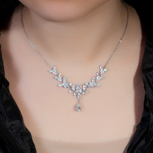 Collar con Colgante de Moissanita Elegante y Lujoso Goldleaf, Plata de Ley 925, Corte Pera y Marquesa, Collares con Diamantes de Moissanita - Product Image 3