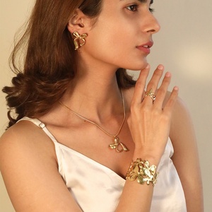 New Arrival Wholesale Flower <b>Butterfly</b> Open Cuff <b>Bracelet</b> Bangle 18k Gold Plated Waterproof Stainless Steel <b>Bracelet</b> for Women - Product Image 6