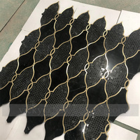 Mosaïque de marbre de luxe en pierre pour sols intérieurs de salle de bain et salon, mosaïque de marbre naturel découpée au jet d'eau