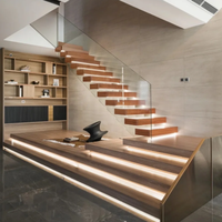 Moderne Doppelplatten-Treppe mit Glasgeländer & Holzstufen, Eingebauter Pflanzkasten, Maßgeschneidertes Design