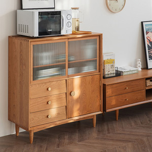 Aparador Euler Well-Field de madera de cerezo con puertas de vidrio para comedor - Product Image 3