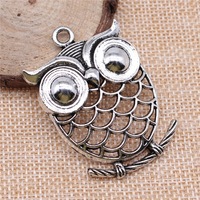 Pendentif Hibou sur Branche 51x35mm en Alliage de Zinc Argent Vieilli avec Corps en Filigrane pour Mobile de Crèche Thème Forêt