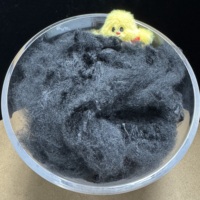 Fibres courtes de polyester recyclé noir en vrac à prix abordable pour projets de géotextiles et feutres d'intérieur automobile