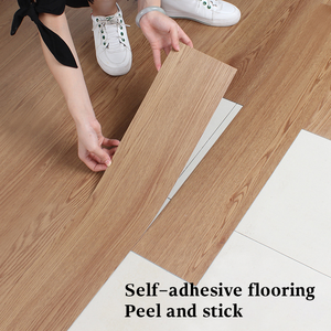 Plancher en vinyle PVC moderne antidérapant, écologique et imperméable, design <span class=keywords><strong>parquet</strong></span> bois, directement de l'usine chinoise, pour cuisine, salle de sport et intérieur. - Product Image 4