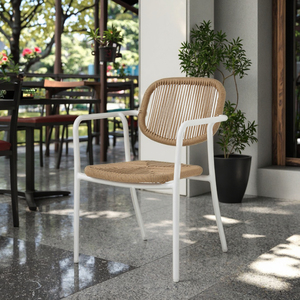 Silla de Jardín Apilable de Mimbre de Color Natural, Resistente a los Rayos UV y al Agua, Diseño Moderno para Comedor al Aire Libre, Cocina, Uso en Villas - Product Image 1