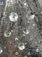Tissu à paillettes argentées lourd de 400 g/m² YX1301, très populaire, avec des paillettes 3D en forme de rose, 5+9+12+18 mm, pour robe