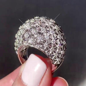 Anello di Lusso Q397 in Oro Bianco con Diamante Taglio Brillante Rotondo Colore D Naturale Gioielli da Sposa per Donna - Product Image 2