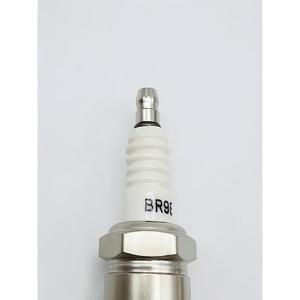 Bujía BR9ES de Alta Calidad Compatible con Yamaha / Suzuki / <span class=keywords><strong>Piaggio</strong></span> / Kawasaki - Product Image 4