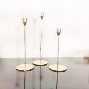 Centrotavola Popolari per Matrimoni: Candelabri Alti in Metallo Dorato e Altre Decorazioni Nuziali per Occasioni Natalizie - Product Image 3