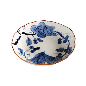 Platos de cerámica irregulares hechos a mano con diseño de plantas bajo esmalte, estilo oriental, para frutas y comidas. - Product Image 4