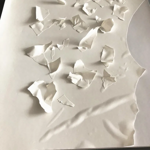 Etiqueta de Papel Frágil Ecológica de 80 micras con Pegamento Permanente, Sin Residuos Después de Despegar, Nula Eficacia si se Retira, Etiqueta Antimanipulación para Artículos de Lujo - Product Image 1