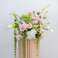 Weiches Pastellrosa-Grünes Künstliches Säulenblumen-Set, Blush-Rosen- und Calla-Lilien-Arrangement für Hochzeitsgang und Partyverleih