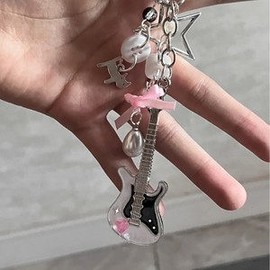 时尚摇滚朋克 Y2K 五角星丝带蝴蝶结吊饰 3D 迷你吉他钥匙扣 吉他音乐钥匙扣 钱包包袋吊饰配件 - Product Image 4
