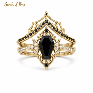 Bague de promesse tendance en or K avec motif corbeau sorcière, sertie de moissanite noire hexagonale 6x8, personnalisable, pour femme, vente en gros - Product Image 1