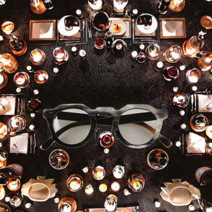 Ensemble de colliers pendentifs en corne sculptée avec serrure, en matériau organique doré, écologique, pour la vente en gros, Art et Objets de collection - Product Image 3