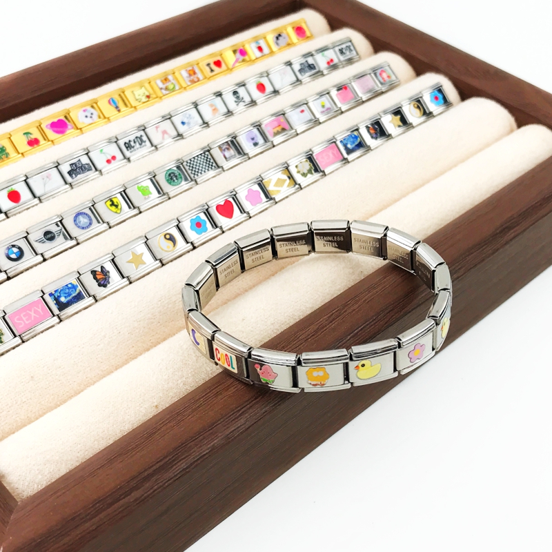 charm bracelet charactor