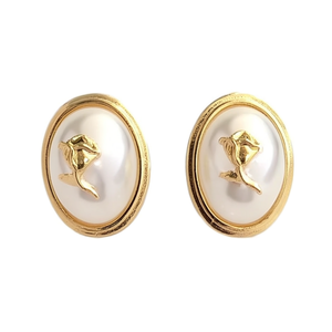 Boucles d'oreilles clous vintage plaquées or avec fausses perles et motif floral pour femmes, bijoux de mariage, accessoires de mode, vente en gros - Product Image 1