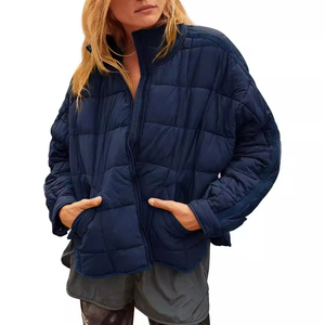 Veste d'hiver pour femmes de haute qualité en gros Style décontracté rembourré décontracté col sable manteaux matelassés col montant motif solide - Product Image 4