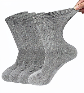 Chaussettes montantes pour hommes en gros, respirantes, tendance, avec motifs anime, hip-hop, dessins animés amusants et logo intégré - Product Image 1