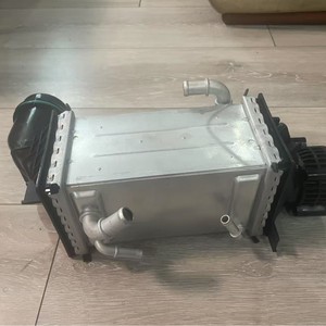 อินเตอร์คูลเลอร์ระบายความร้อนด้วยน้ำ Volkswagen Audi Skoda รุ่น 04E145785E ทำจากอะลูมิเนียม สำหรับเครื่องยนต์ 1.5 TSI TFSI ใช้แทนอะไหล่เดิม - Product Image 2