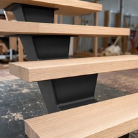 Escalier moderne en acier à poutre unique avec marches en bois, balustrade en verre et acier inoxydable, escalier intérieur sur mesure pour villa