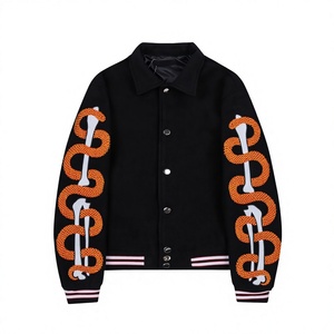Chaqueta Varsity Negra para Hombre Beazer Sports, Mangas con Bordado de Serpiente Naranja, Cuello Mao, Corte Regular, Ropa de Invierno, Protección Anti-UV Frontal - Product Image 1