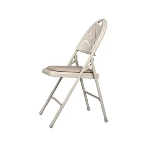 Chaise pliante blanche en plastique rembourrée empilable pour événement de mariage de jardin vente en gros