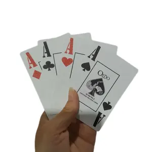 Großhandel benutzerdefiniertes Logo gedruckte Poker-Spielkarten klebende Flash-Karten mit Schachtelverpackung Kunststoff benutzerdefiniertes Kartenspiel