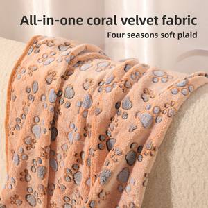 Venta al por mayor de lujo Coral polar perro manta en forma de corazón mascota cama Mat Animal estampado patrón lindo estilo de espuma para el invierno dormir viaje - Product Image 2