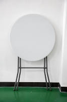 Table de bar haute ronde en plastique de 60 cm de diamètre et 110 cm de hauteur, design moderne, pour fêtes en extérieur (vente en gros)