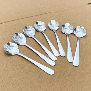 Ensemble de petites cuillères en acier inoxydable de style fleur créatif et mignon, cuillère à dessert, cuillère à gâteau, cuillère à café pour <span class=keywords><strong>restaurant</strong></span>, hôtel, maison - Product Image 2