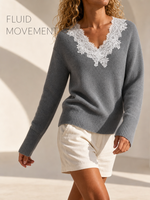 Pull élégant gris à col en V pour femme, avec bordure en dentelle blanche raffinée et ourlet côtelé confortable, pull d'hiver doux à manches longues OEM/ODM