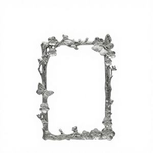 Cadre photo rectangulaire haut de gamme en alliage de zinc argenté, motif papillon et floral ajouré, 4"x6" pour la décoration intérieure ou les cadeaux - Product Image 1