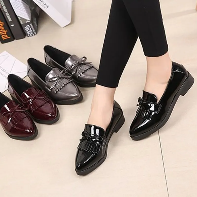 2023 nouveau Taoxi est style décontracté dames bout pointu sans lacet chaussures plates nœud papillon glands mocassins en cuir pu chaussures vintage femmes