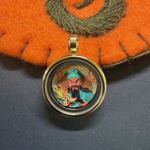 ภาพวาดทังก้าทิเบต 3 มิติ วาดด้วยมือ พร้อมเปลือกไทเทเนียมสตีล เครื่องรางเสริมความมั่งคั่งและความอุดมสมบูรณ์ขนาดเล็ก สำหรับเครื่องประดับและงานฝีมือ DIY - Product Image 1