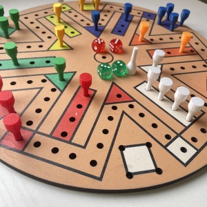 Juego de Mesa de Madera Fast Track para 8 Jugadores, Juego de Ajedrez Volador con Caminos Coloridos, con Peones y Dados, Juguete Interactivo Familiar de Mesa - Product Image 4