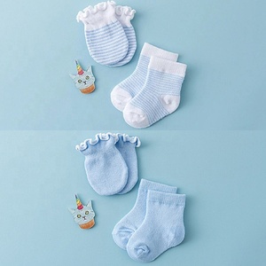Vente en Gros : Ensemble Moufles, Gants et Chaussettes en Coton Biologique pour Nouveau-né Bébé Garçon ou Fille (0-6 Mois) - Product Image 6