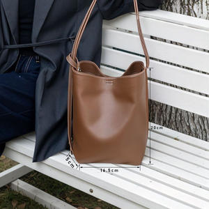 Bolso de hombro tipo bandolera de cuero genuino a la moda, bolso tipo cubo de alta gama para mujer, bolso de cuero minimalista, bolso para cosméticos para ir al trabajo - Product Image 6