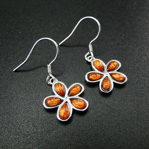 ต่างหูเงินแท้ 925 ลายดอกไม้พลูเมเรียไม้โคอา ชุบโรเดียม สำหรับงานปาร์ตี้และของขวัญ ได้รับการรับรอง เหมาะสำหรับทุกเพศ - Product Image 5