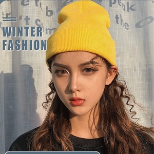 MIO personnalisé 71 couleurs en stock 100% bonnet en tricot acrylique hiver bonnets tricotés personnalisés adultes tuque unie tricoté étiquette tissée bonnet - Product Image 5
