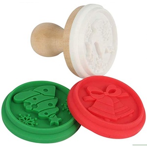 Tampon à biscuits en silicone 3 pièces avec manche en bois Tampons à biscuits en silicone pour Noël Pâques Halloween Thanksgiving-pour la décoration de biscuits - Product Image 1