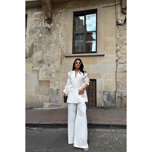 Conjunto de Traje Blanco para Mujer con Etiqueta de Diseño Detallado, Chaqueta y Pantalones - Product Image 6