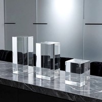 Base en cristal et verre K9 gravée sur mesure avec gravure intérieure pour vitrine et décoration de médailles