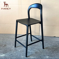 Tabouret de bar en bois massif avec dossier bas, chaise de comptoir de style nordique pour restaurant, café, bar, mobilier commercial et hôtelier