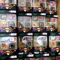 Cadeau de Noël Halloween Jouets promotionnels en caoutchouc souple à quatre compartiments Jouets anti-stress à presser pour garçons et filles Emballage boîte bonbons maltés