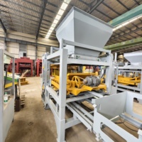 Machine à fabriquer des blocs de béton hydraulique QT4-15 avec fonctionnement automatique